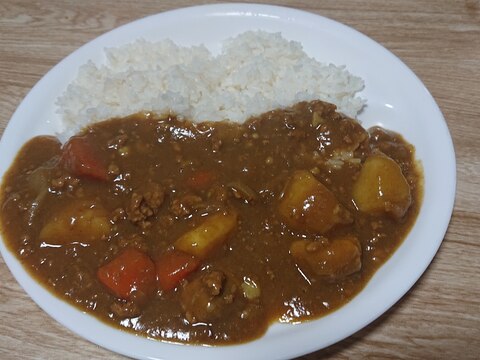 オイスターソースと練乳が隠し味！圧力鍋でカレー♪